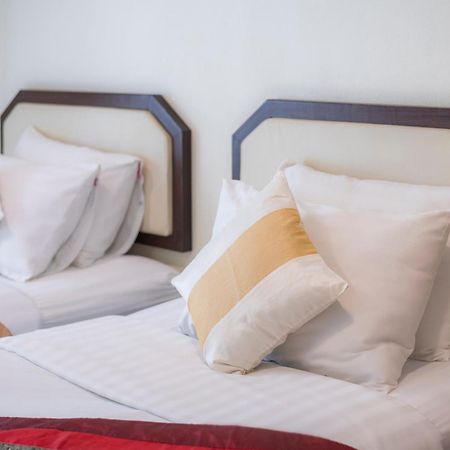 Manee Cool Mueang Hotel Chiang Mai Bagian luar foto