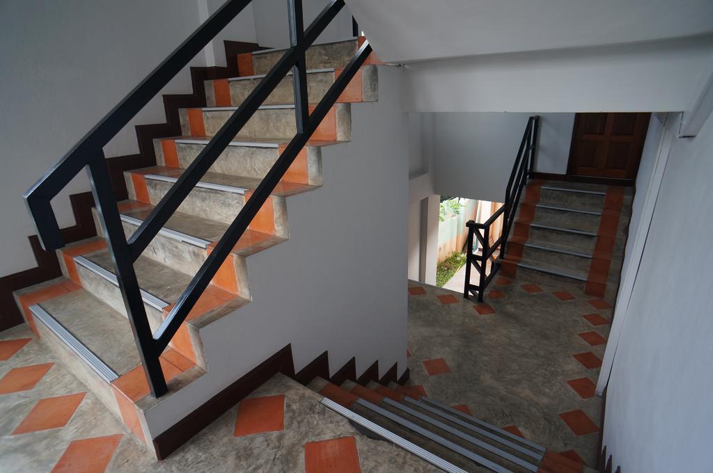 Manee Cool Mueang Hotel Chiang Mai Bagian luar foto