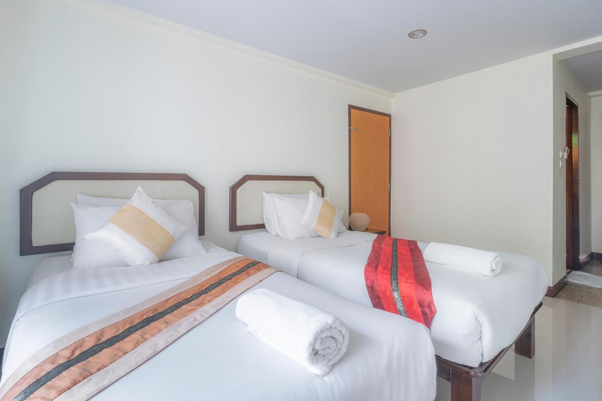 Manee Cool Mueang Hotel Chiang Mai Bagian luar foto