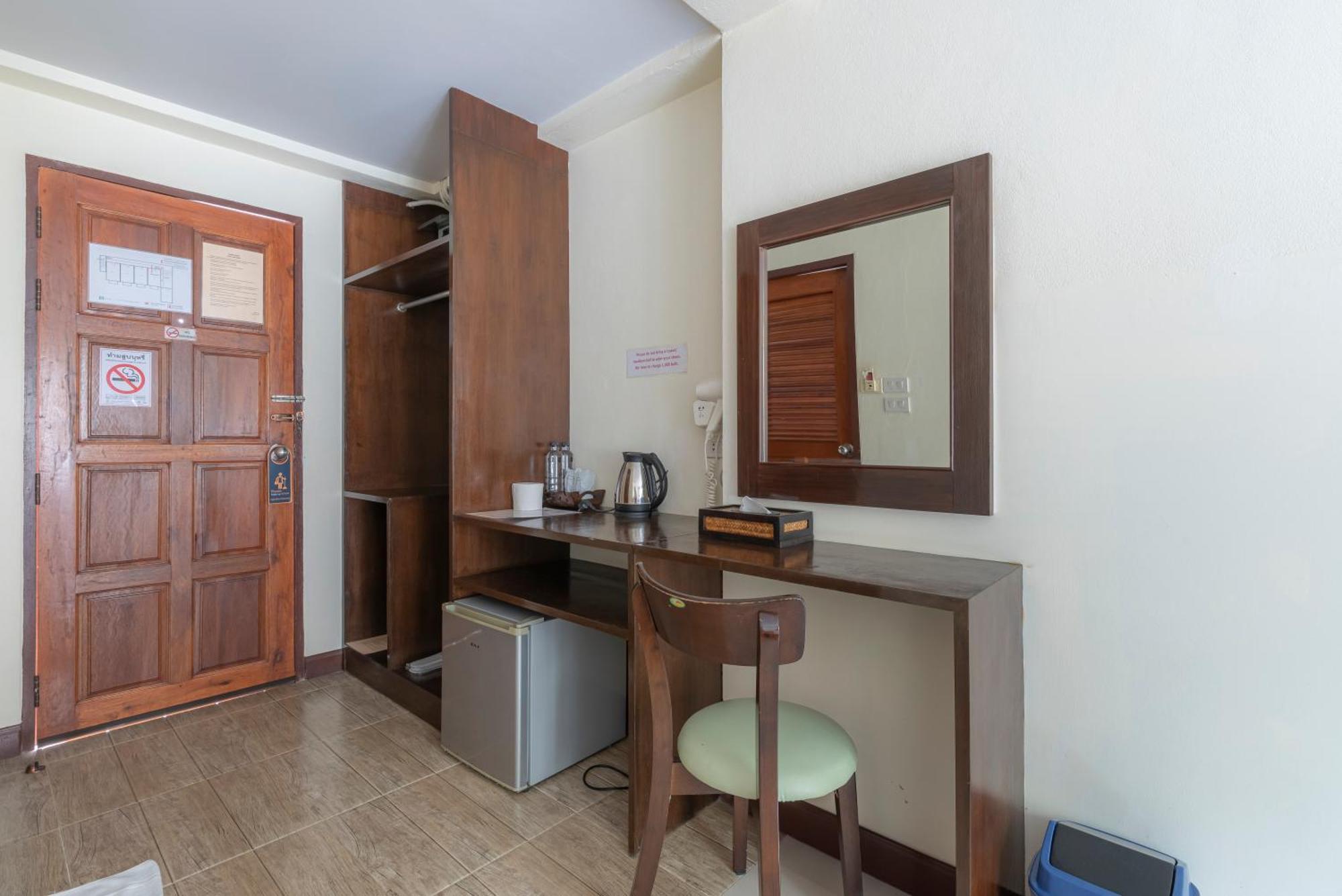 Manee Cool Mueang Hotel Chiang Mai Bagian luar foto