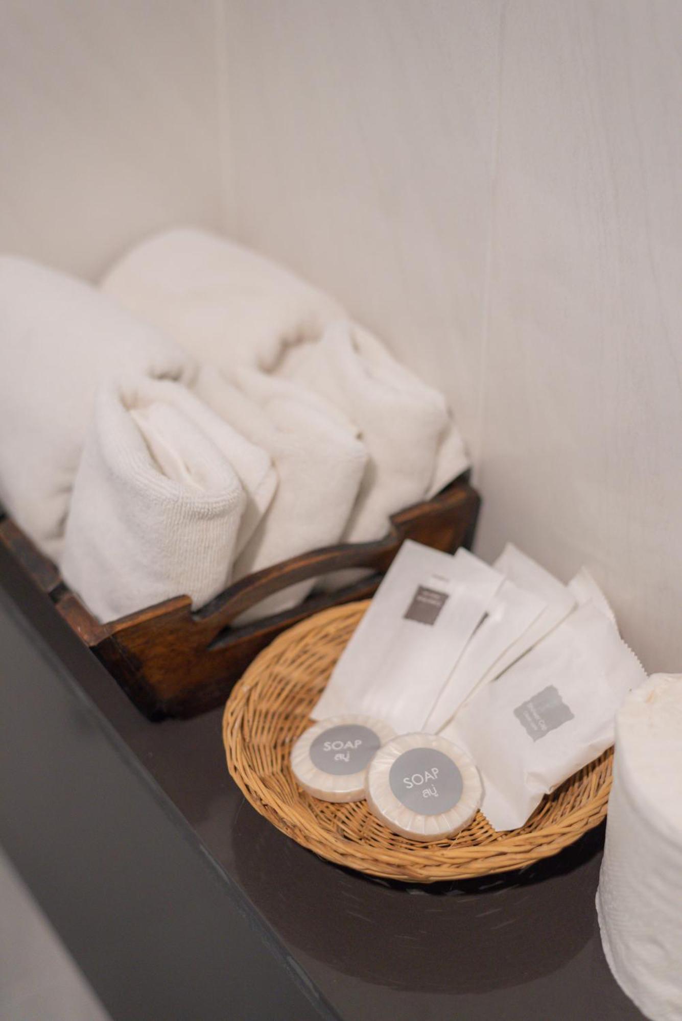 Manee Cool Mueang Hotel Chiang Mai Bagian luar foto