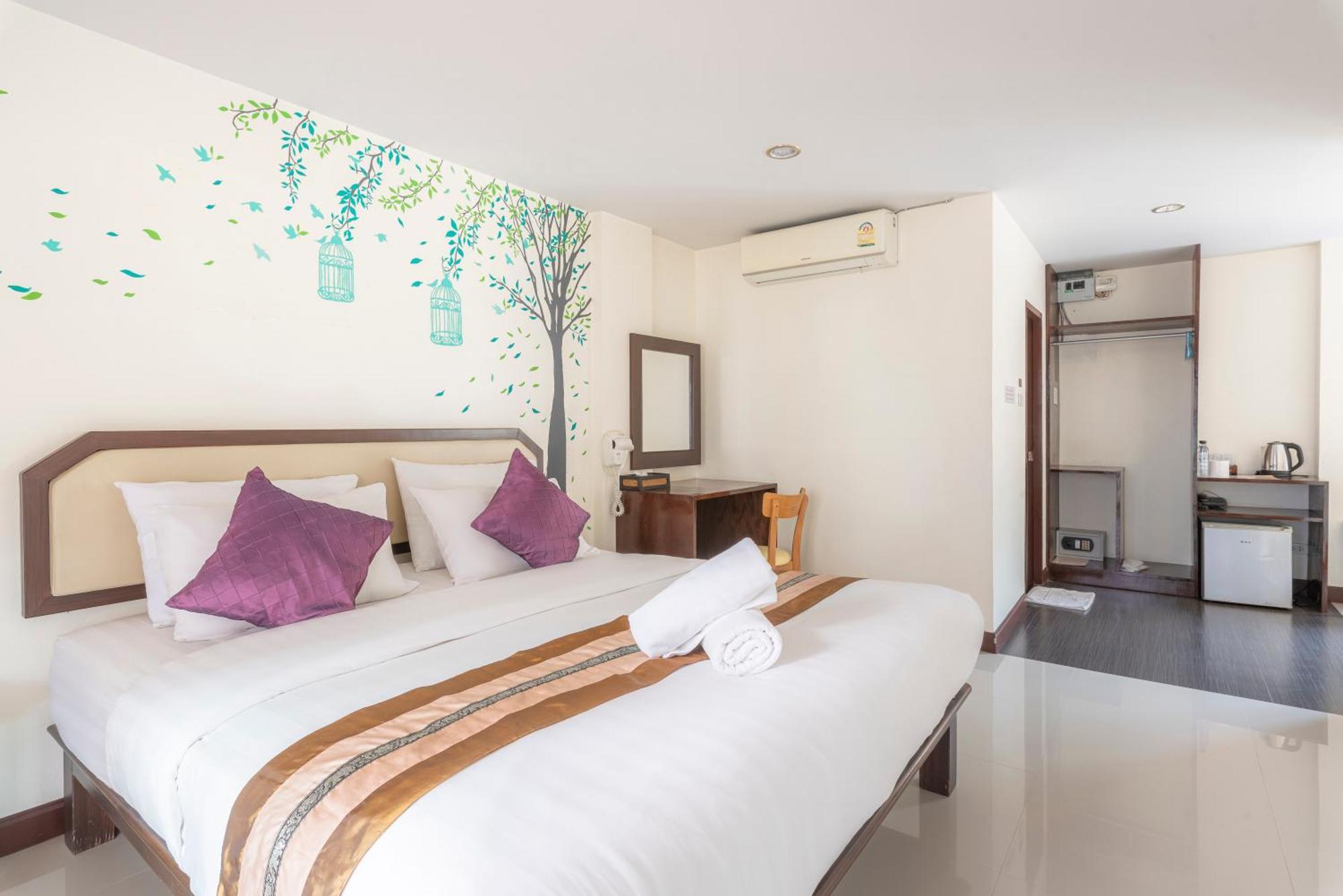 Manee Cool Mueang Hotel Chiang Mai Bagian luar foto