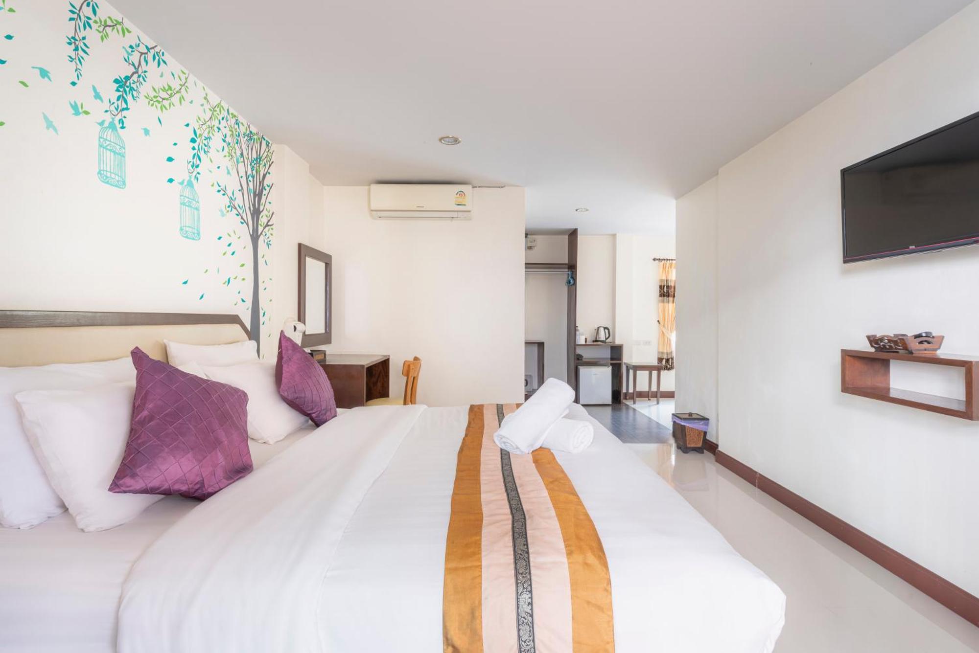 Manee Cool Mueang Hotel Chiang Mai Bagian luar foto
