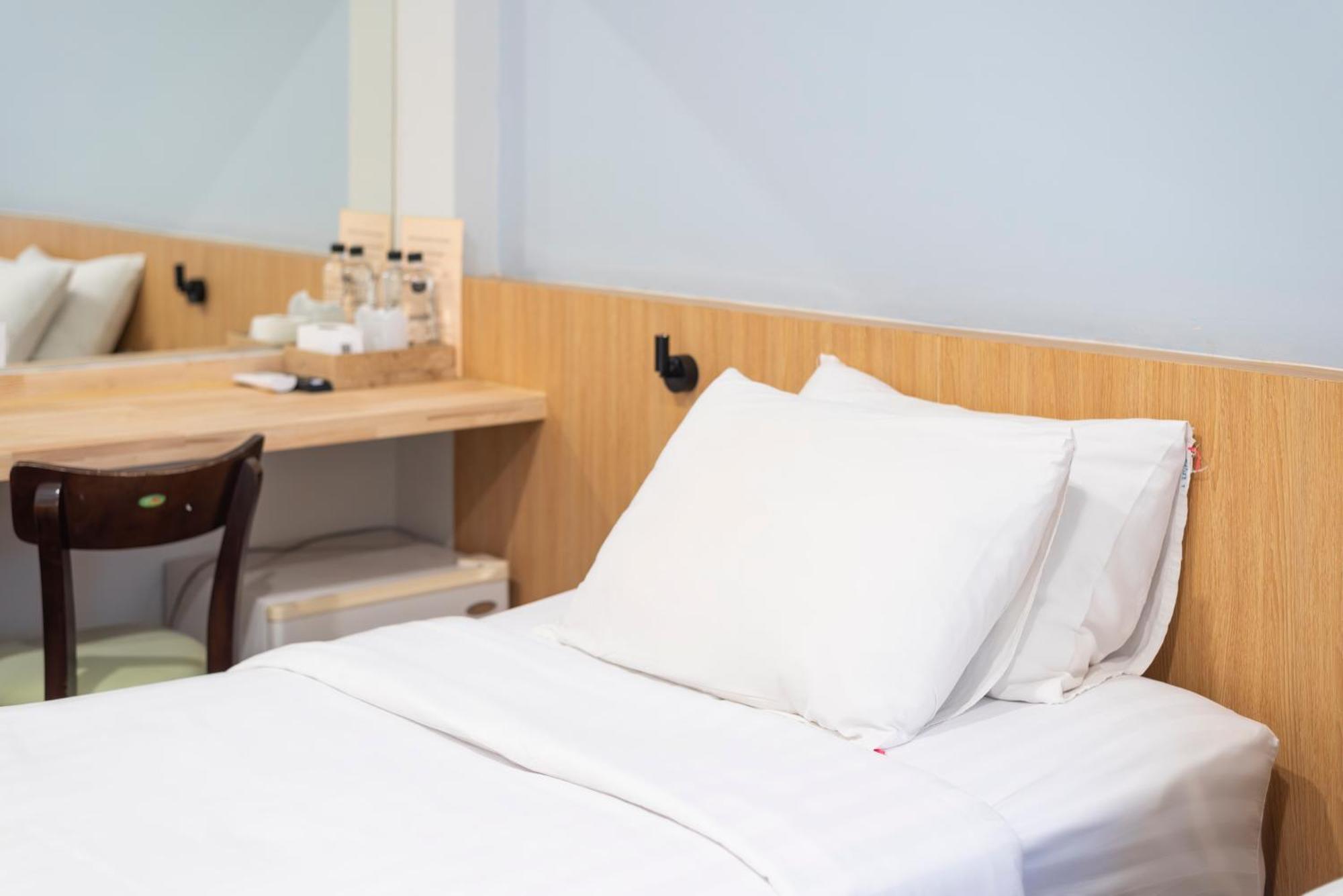 Manee Cool Mueang Hotel Chiang Mai Bagian luar foto