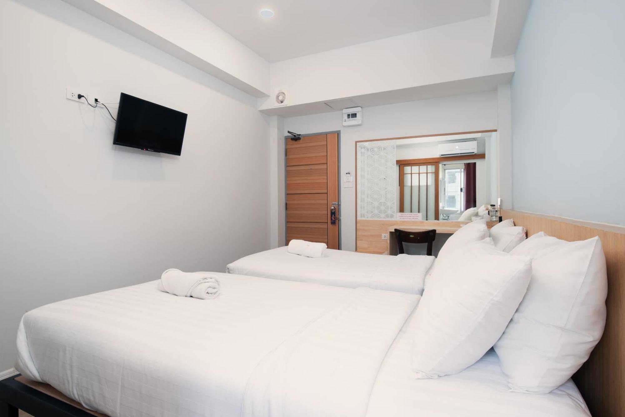 Manee Cool Mueang Hotel Chiang Mai Bagian luar foto