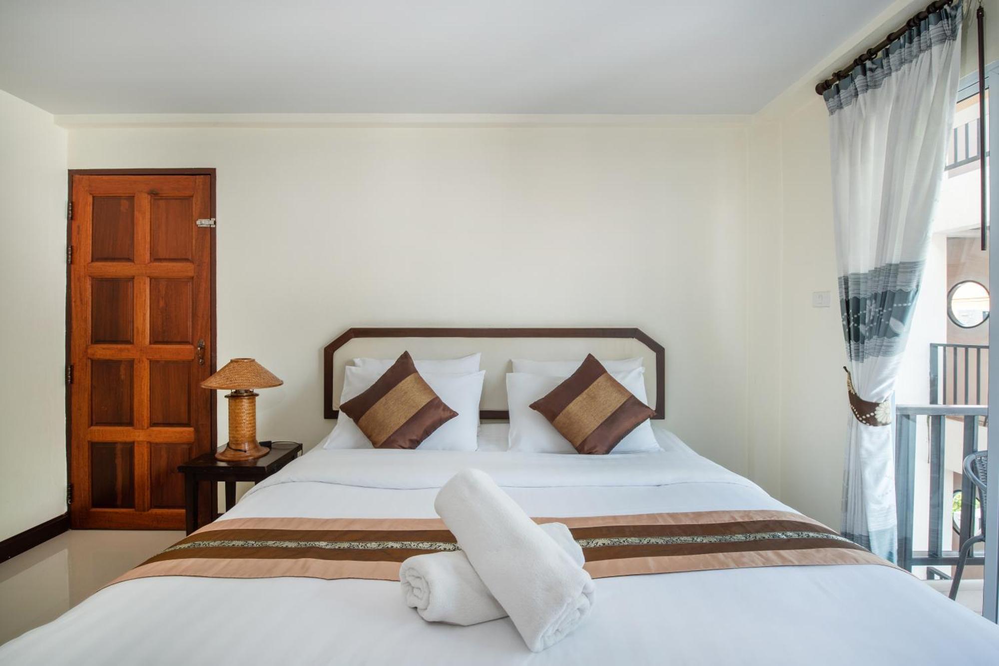 Manee Cool Mueang Hotel Chiang Mai Bagian luar foto