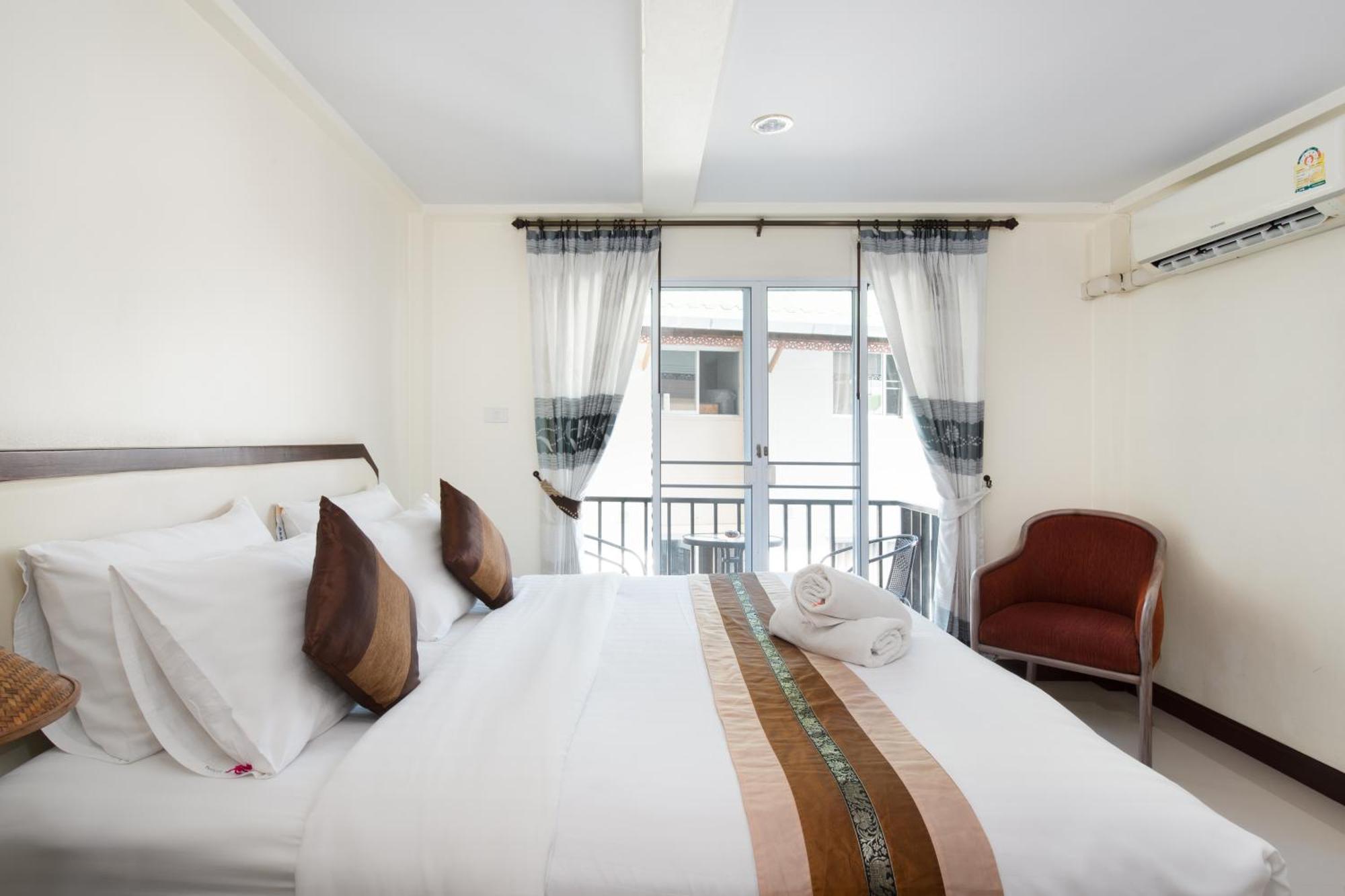 Manee Cool Mueang Hotel Chiang Mai Bagian luar foto