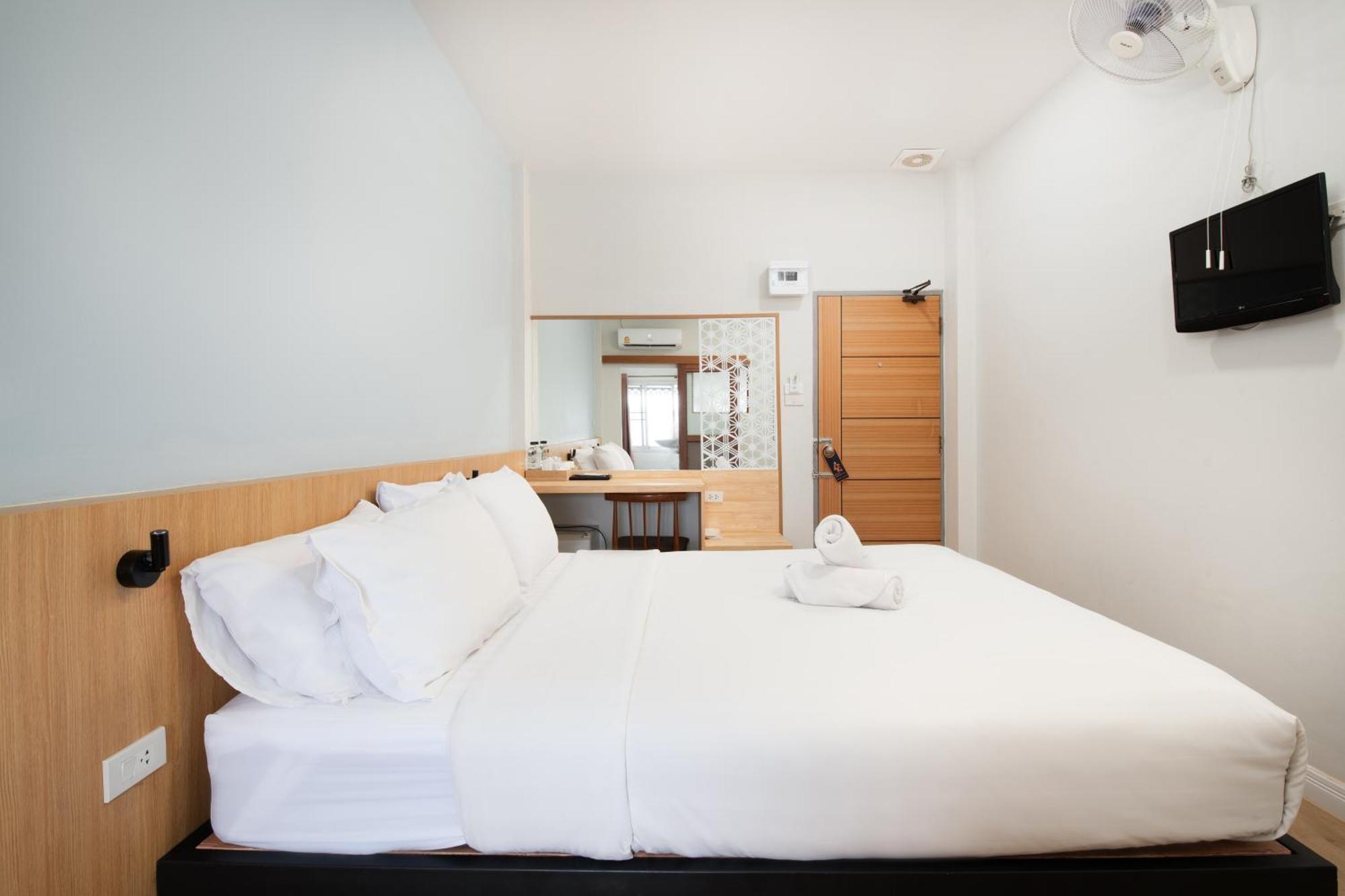 Manee Cool Mueang Hotel Chiang Mai Bagian luar foto