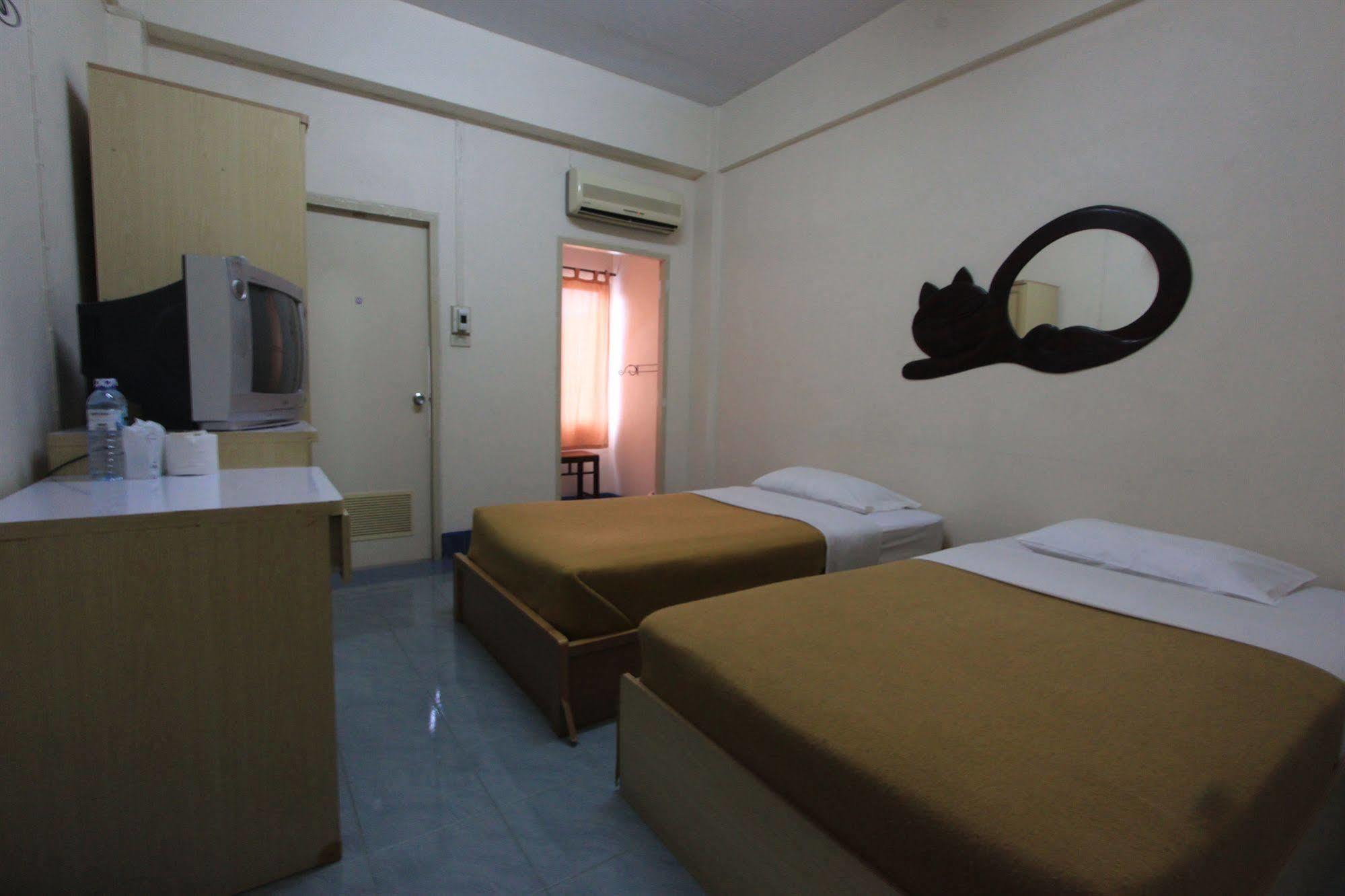 Manee Cool Mueang Hotel Chiang Mai Bagian luar foto