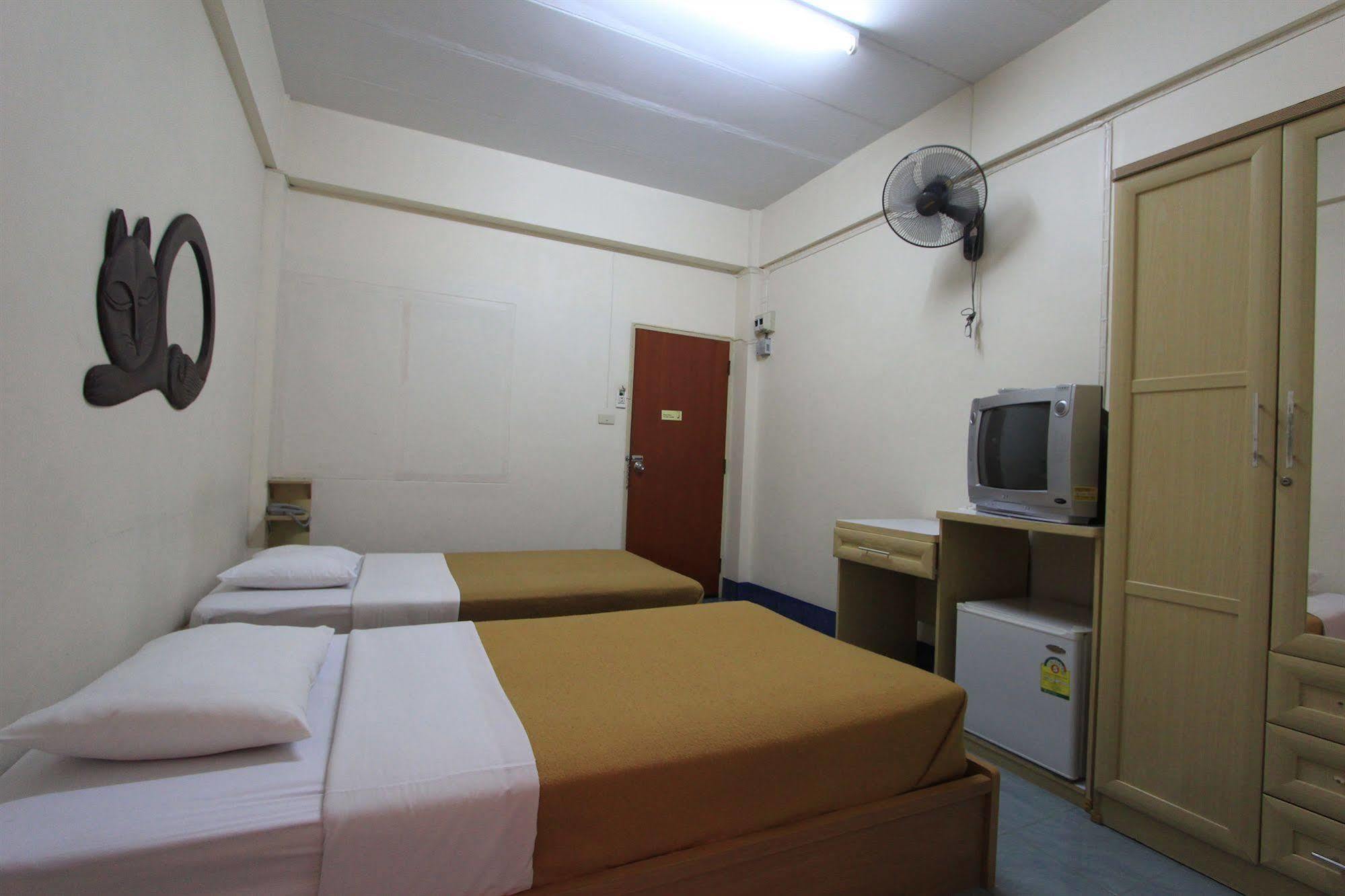 Manee Cool Mueang Hotel Chiang Mai Bagian luar foto