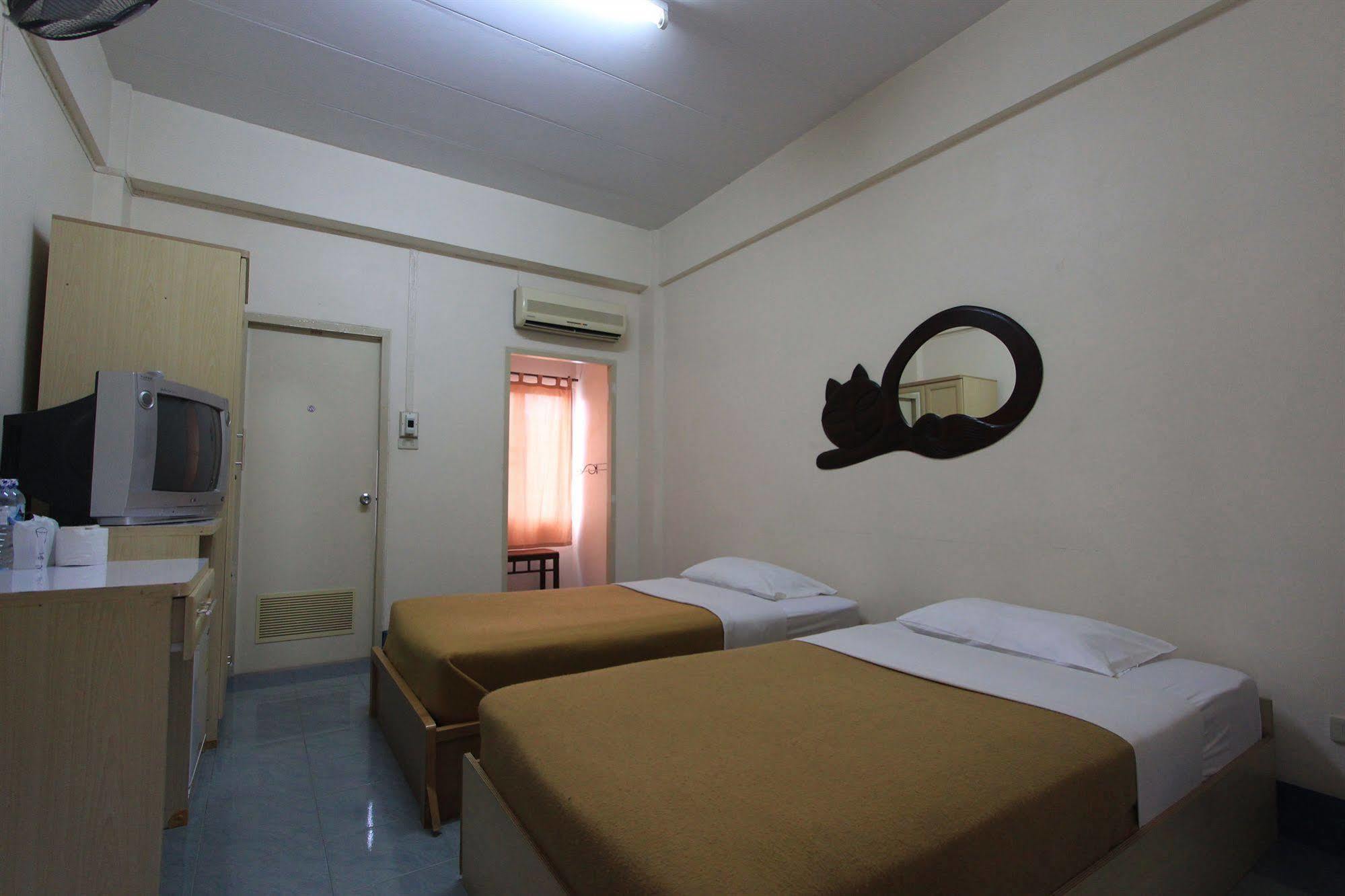 Manee Cool Mueang Hotel Chiang Mai Bagian luar foto