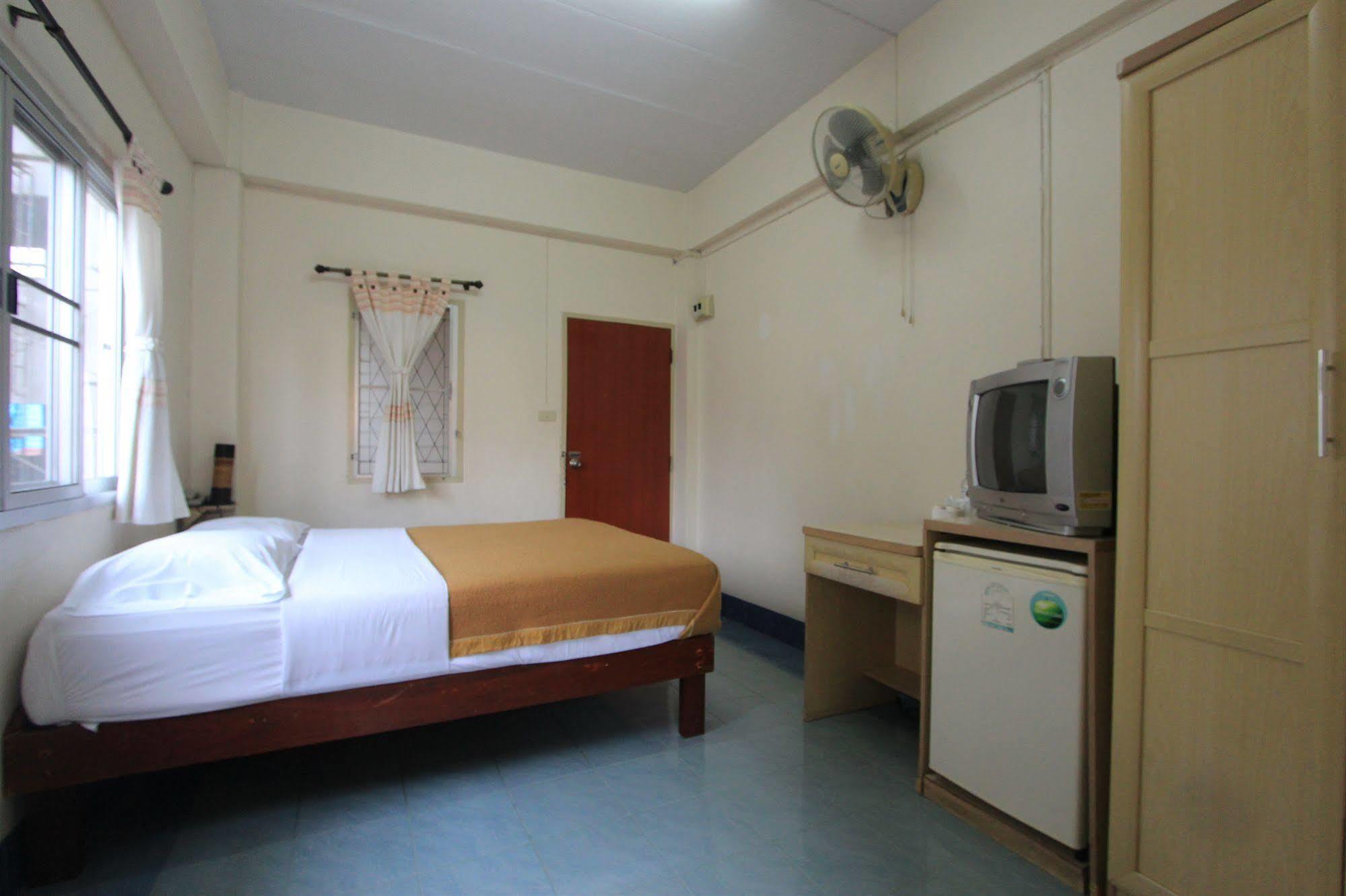 Manee Cool Mueang Hotel Chiang Mai Bagian luar foto