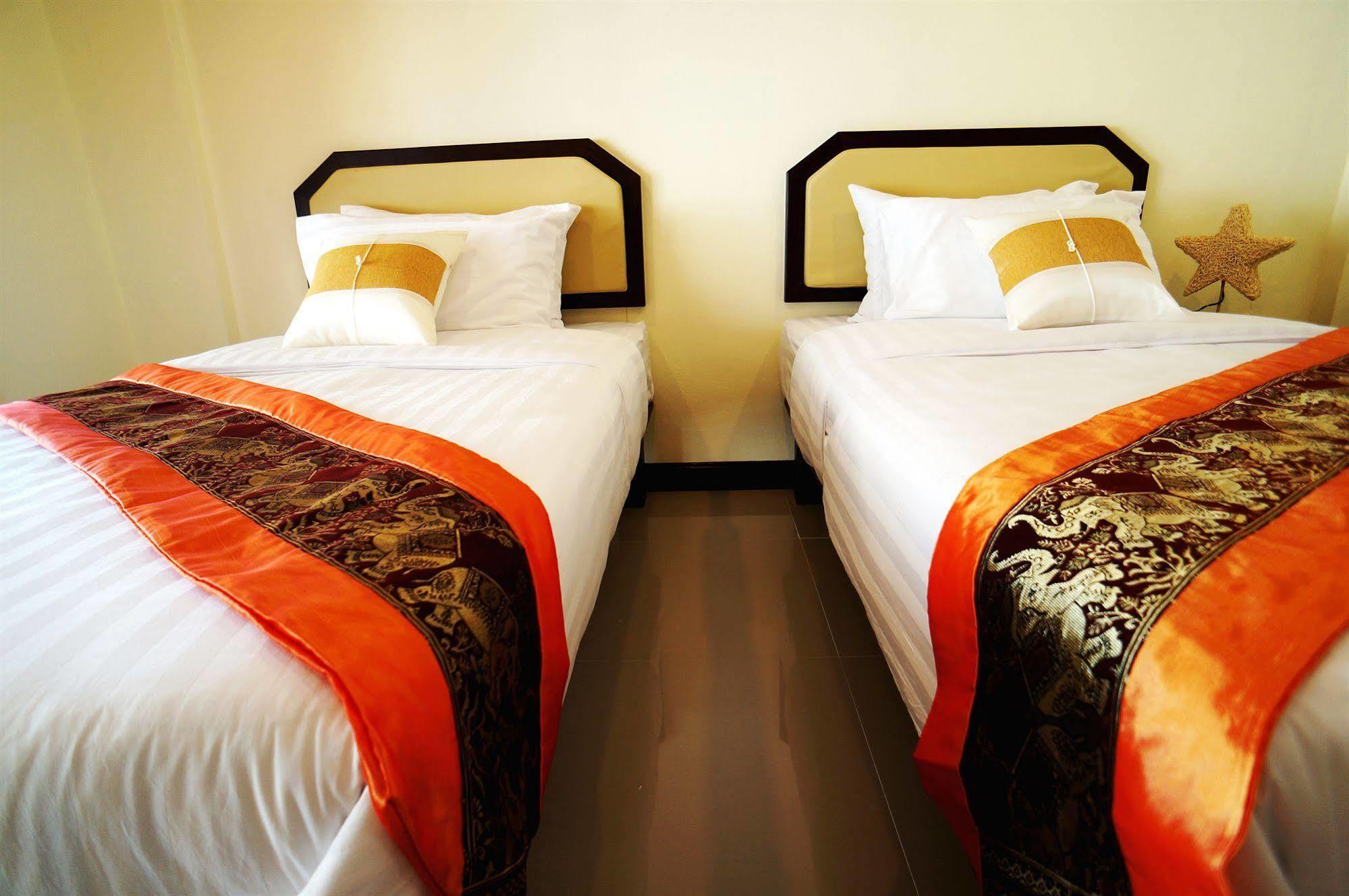 Manee Cool Mueang Hotel Chiang Mai Bagian luar foto