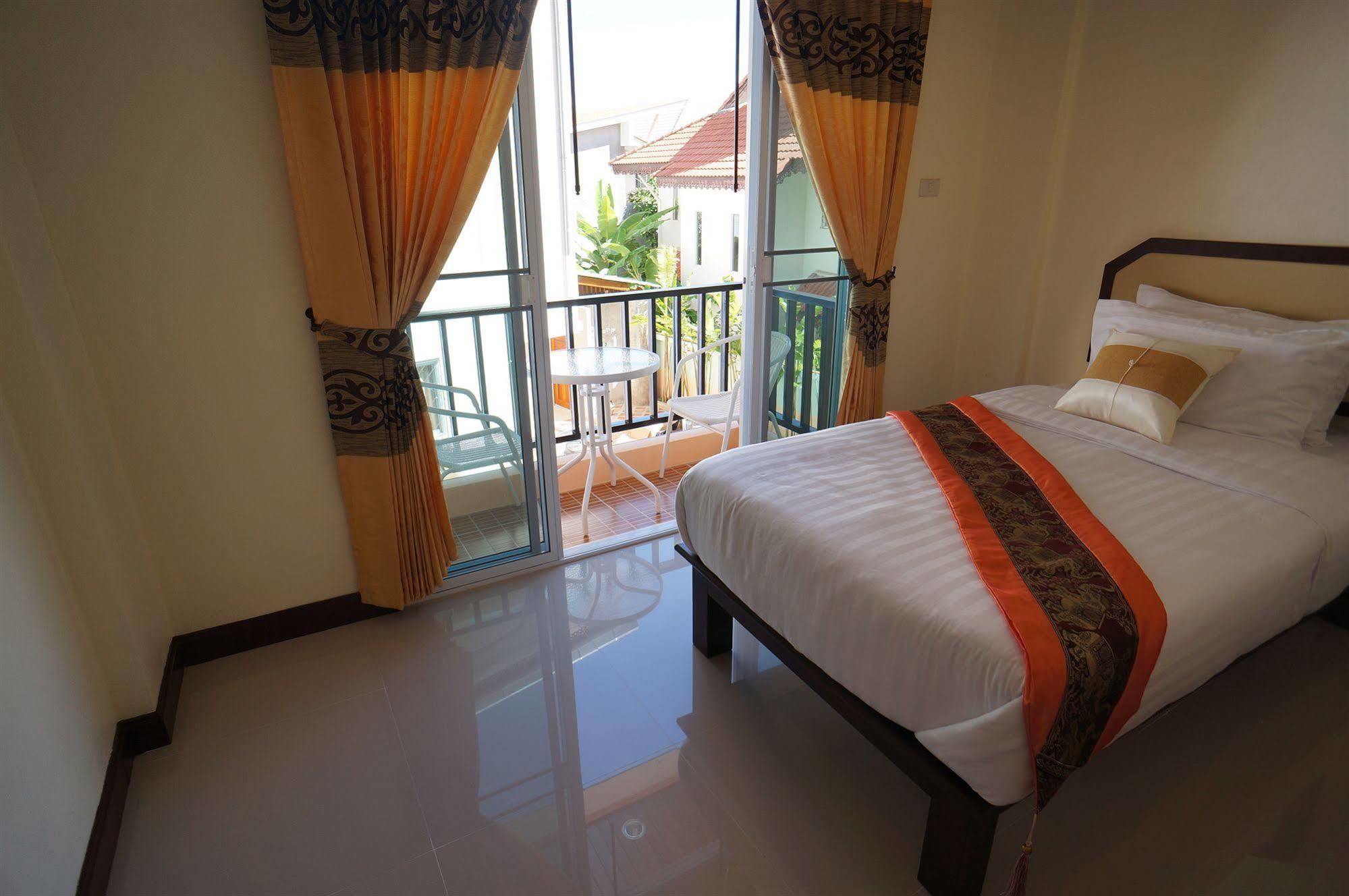 Manee Cool Mueang Hotel Chiang Mai Bagian luar foto