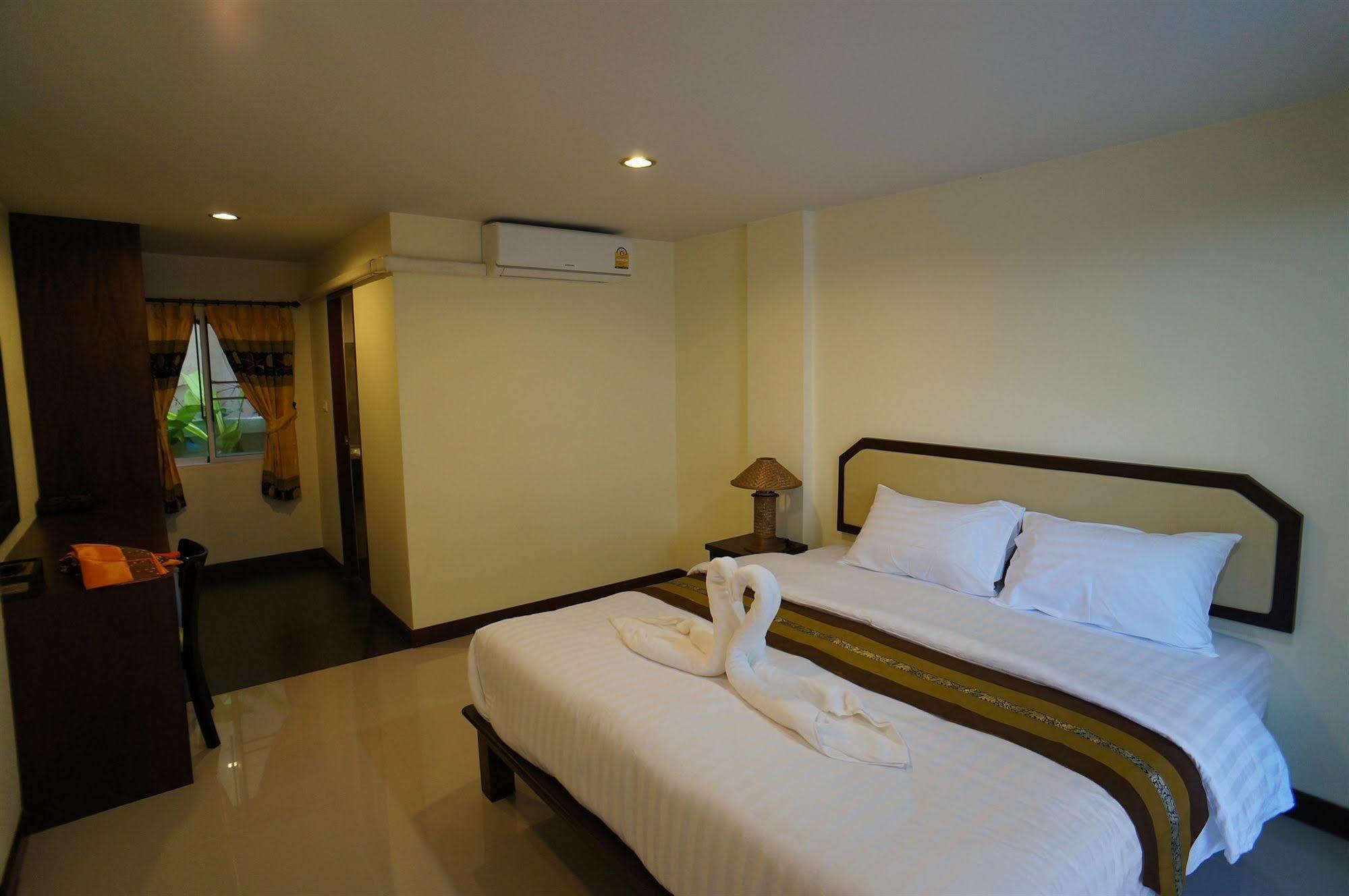 Manee Cool Mueang Hotel Chiang Mai Bagian luar foto