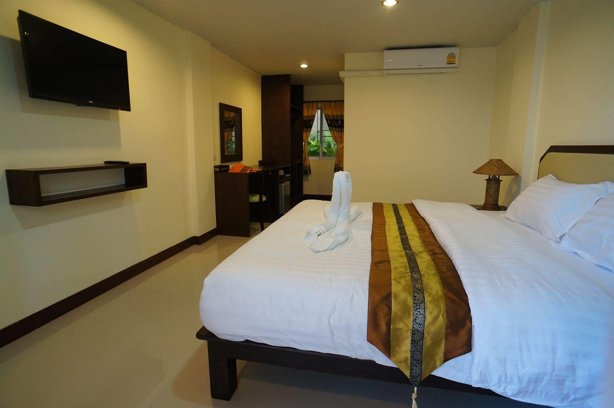 Manee Cool Mueang Hotel Chiang Mai Bagian luar foto
