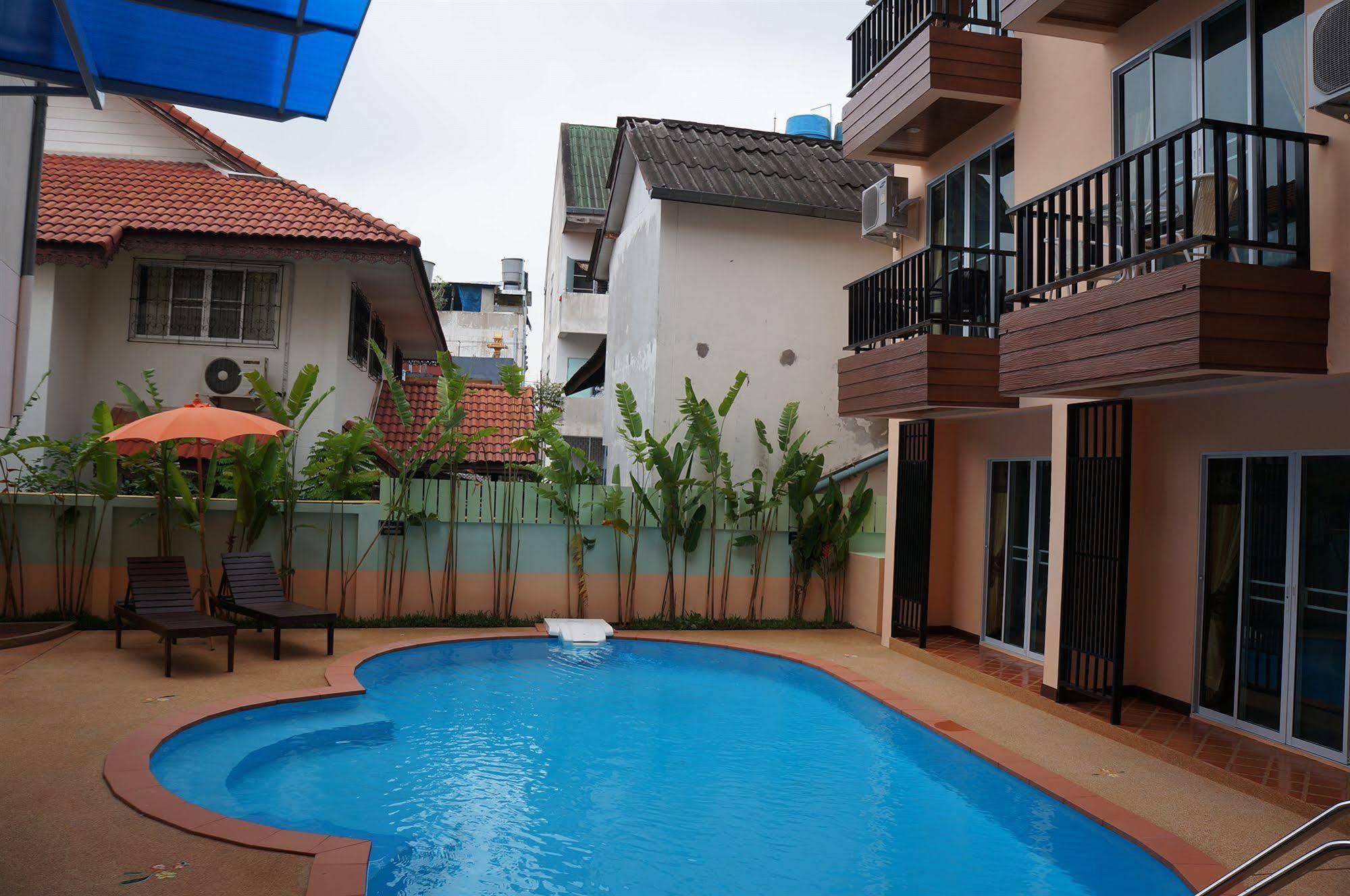 Manee Cool Mueang Hotel Chiang Mai Bagian luar foto