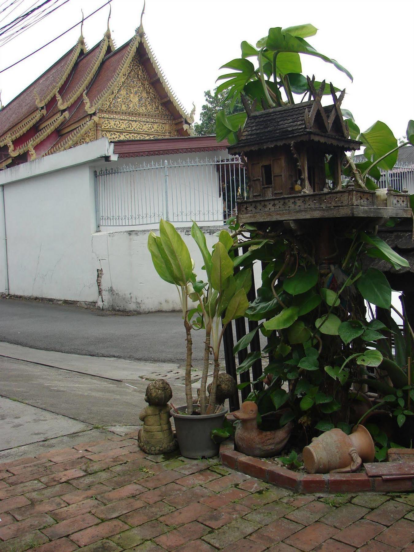Manee Cool Mueang Hotel Chiang Mai Bagian luar foto